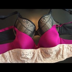 3 bra bundle includes 2 Wacoal & 1 Vanity Fair